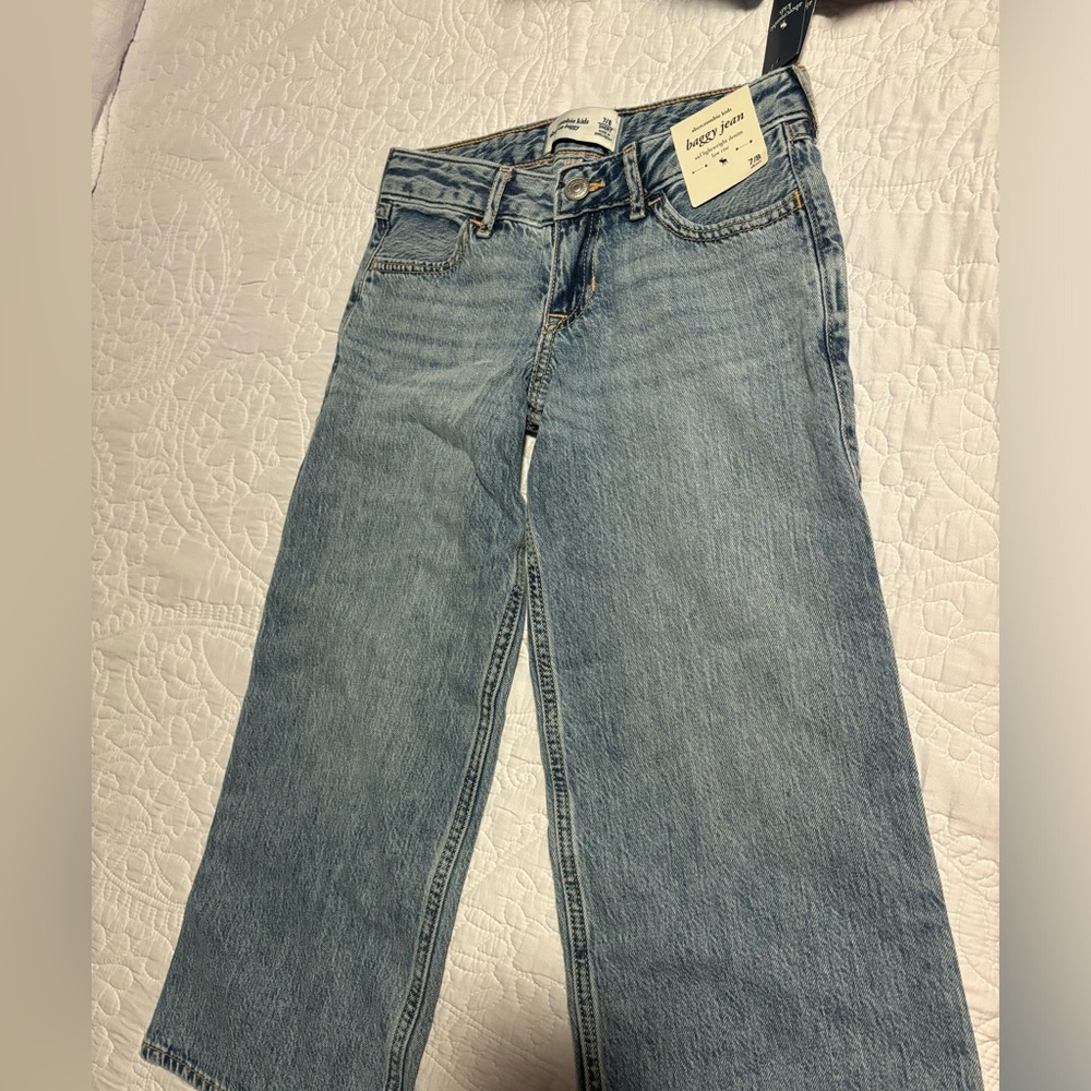 Girls Abercrombie kids short jeans size 7/8 SHORT
